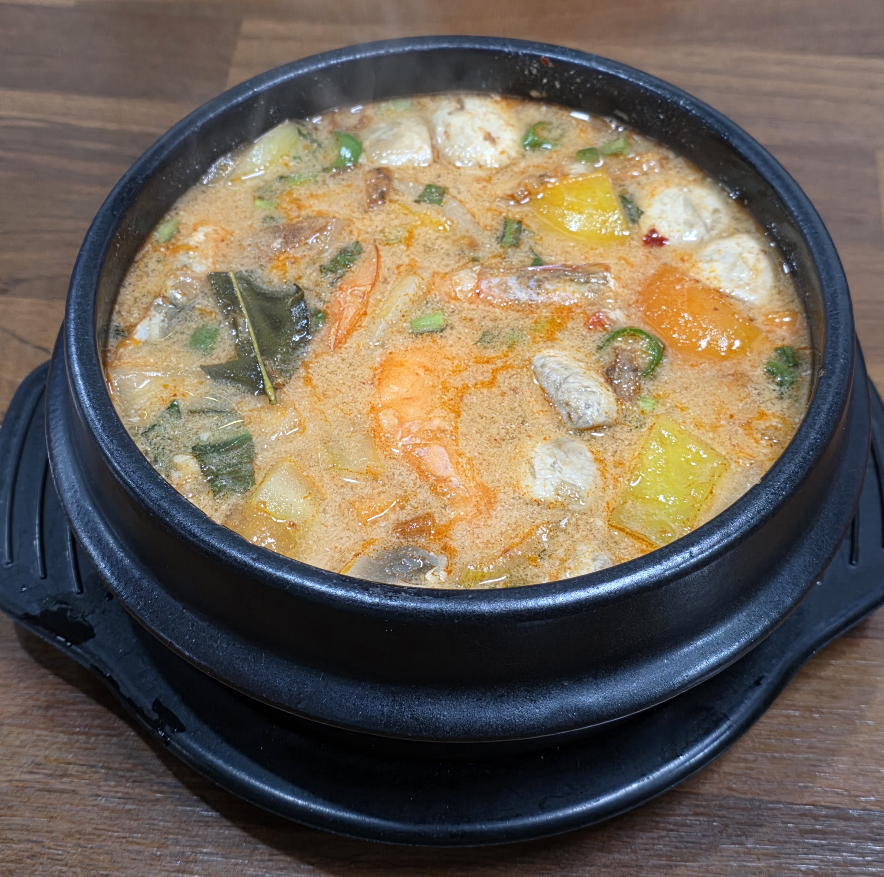 တုန်ယမ်းဟင်းချို   똠양꿍